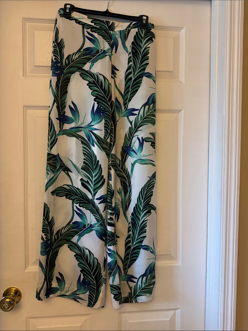 Zara White Wide-Leg Pants with Green Leaf Print